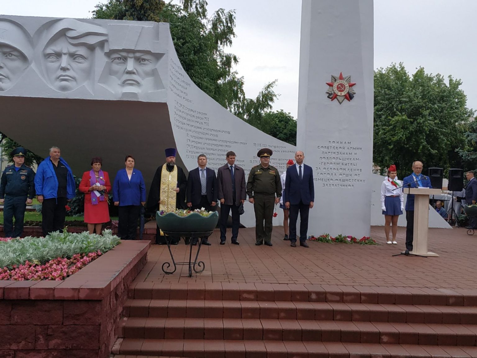 Орша бел. Памятный знак. Памятный знак города. Мемориальный знак. Украинский воин освободитель.